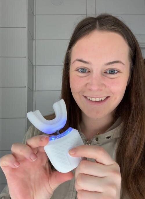 Emily, Phoenix review photo